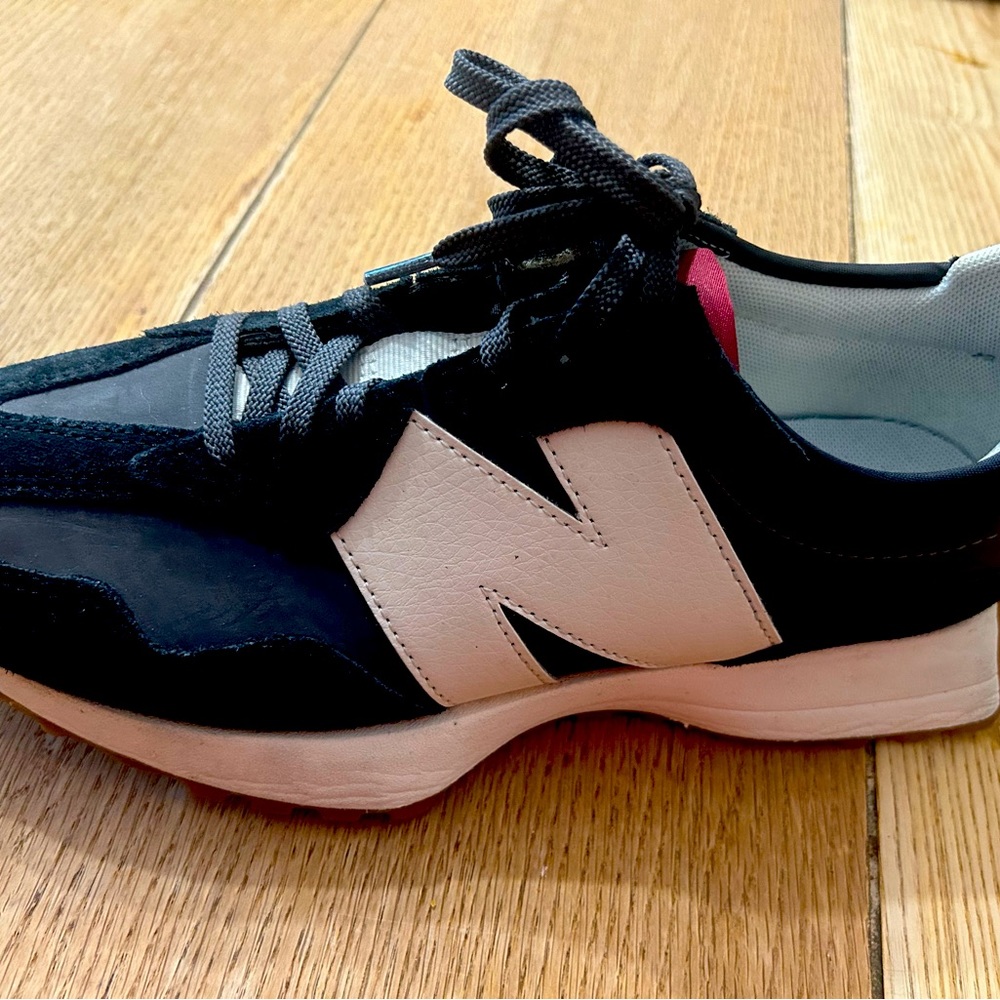 New Balance tennis shoes